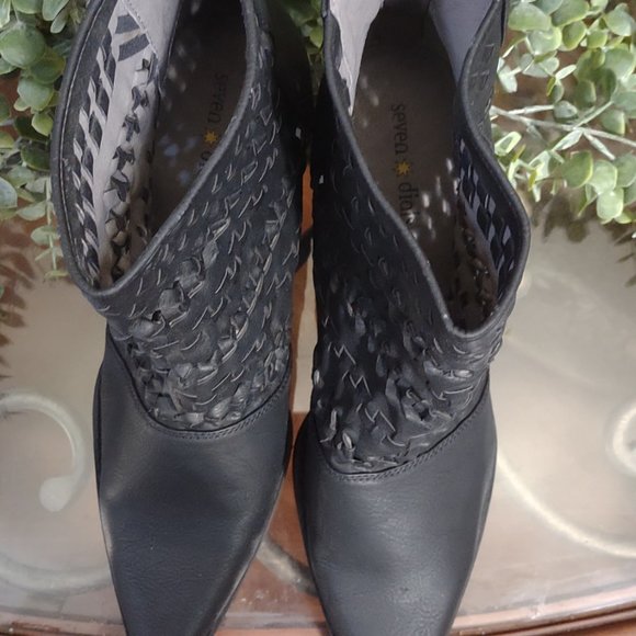 Ankle boots - Picture 2 of 4